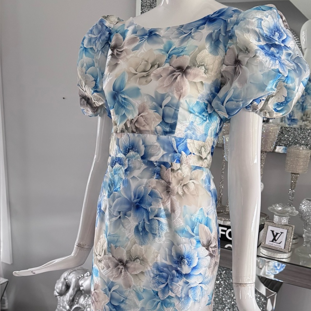 New 🪻Chic Floral Midi Dress in Blue and Cream - Picture 5 of 17